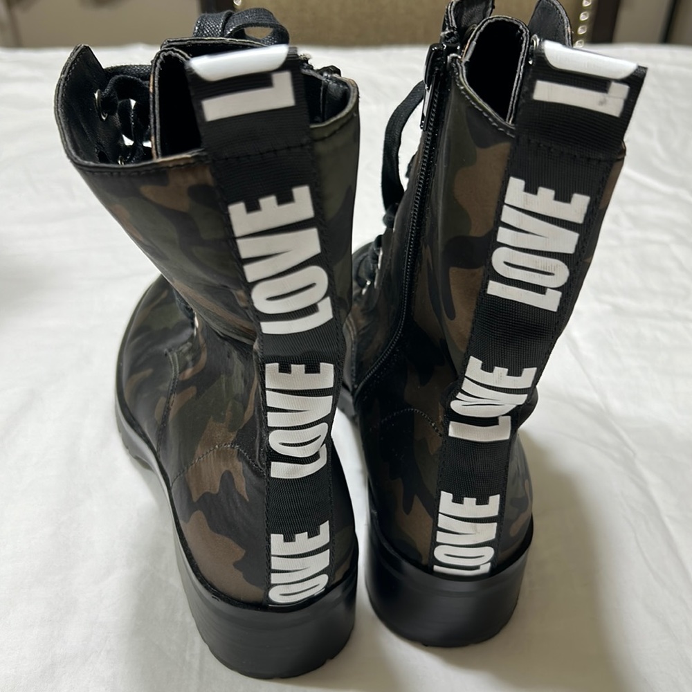 ALDO LACED UP MILITARY BOOTS SIZE 7/5 BRAND NEW WITH OUT TAG